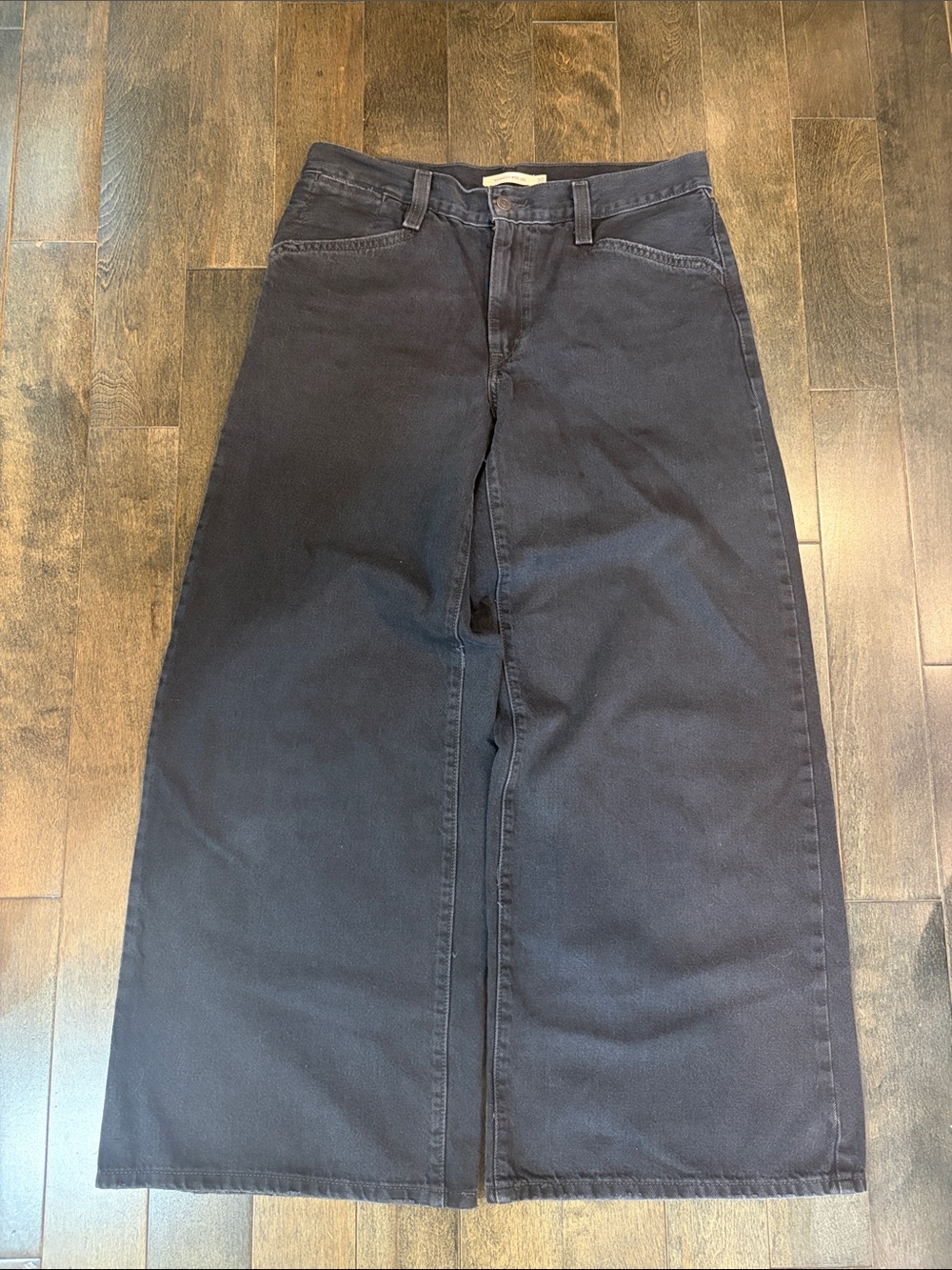 Levi’s 94 Baggy Wide-Leg Jeans - Picture 6 of 9